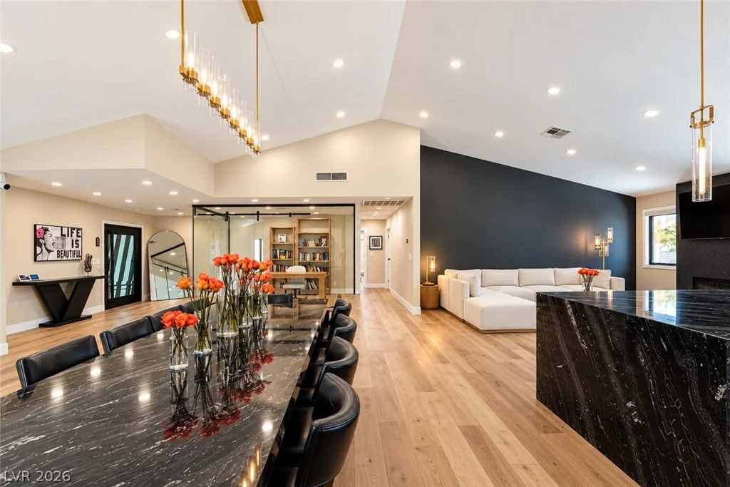 2824 Shannon River, Las Vegas, NV 89117