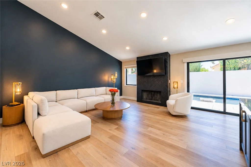 2824 Shannon River, Las Vegas, NV 89117