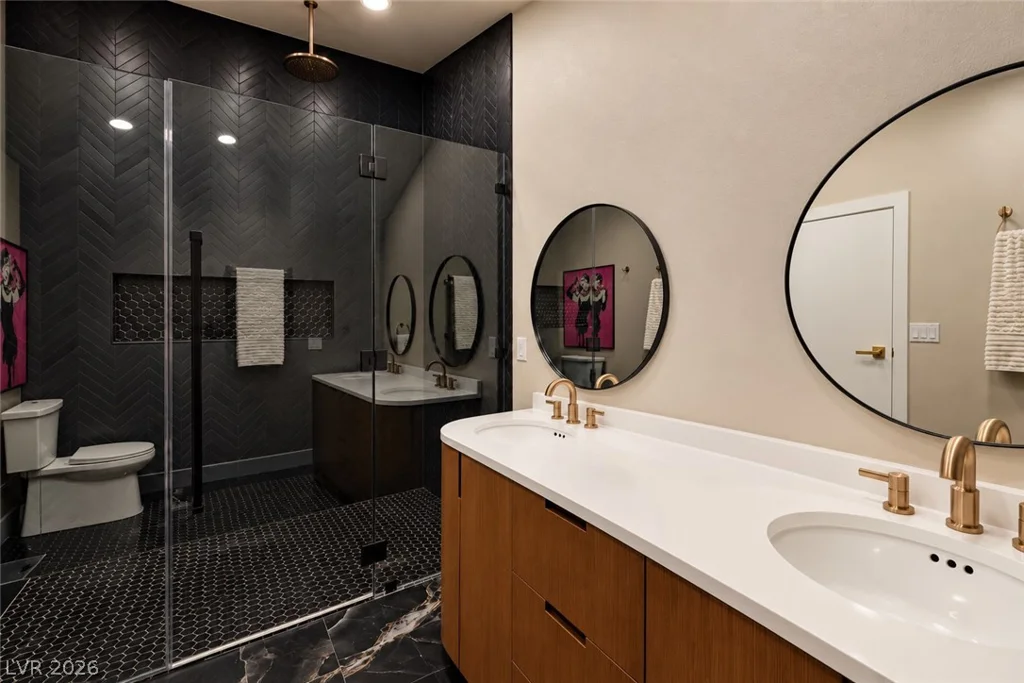 2824 Shannon River, Las Vegas, NV 89117