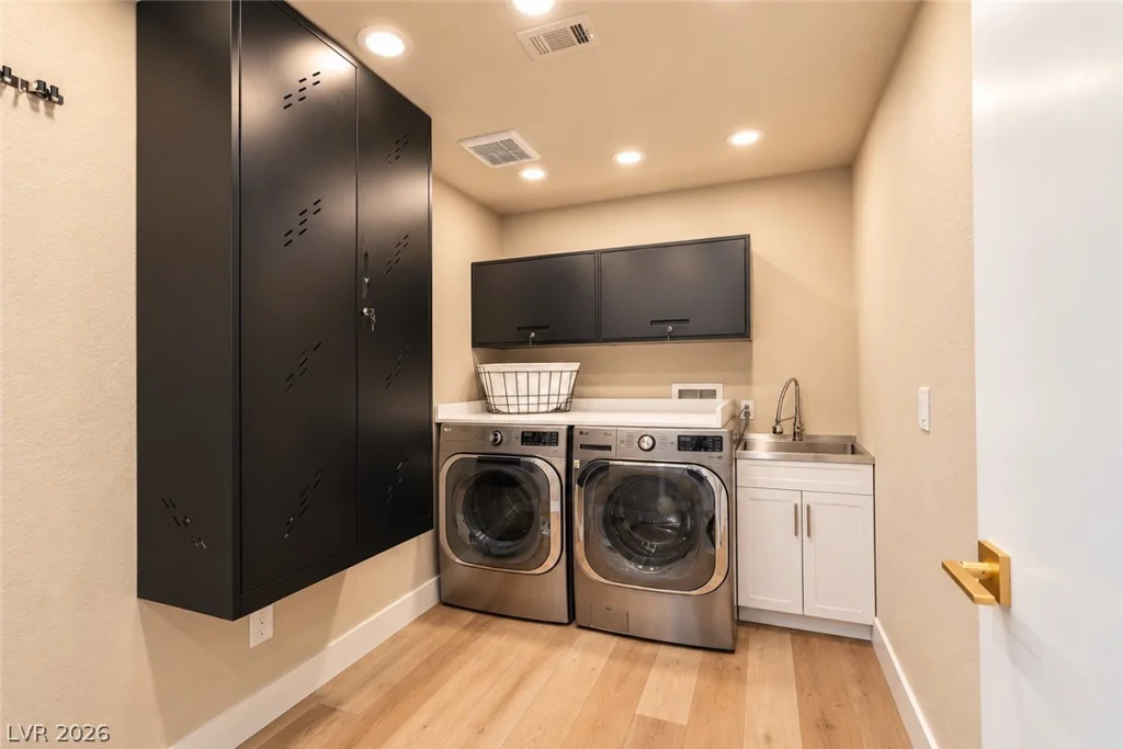 2824 Shannon River, Las Vegas, NV 89117