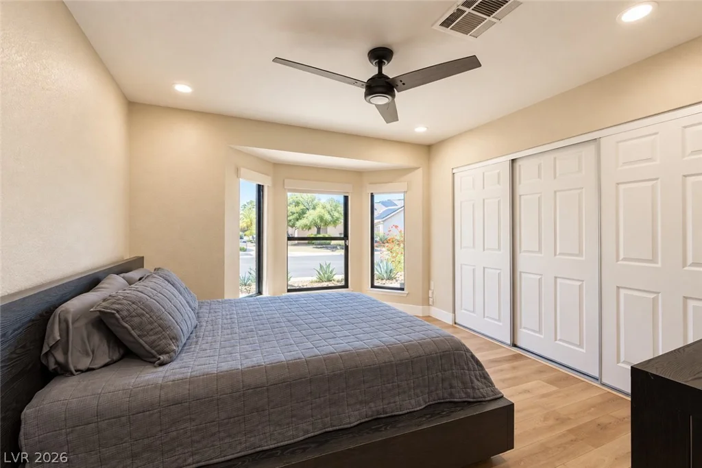 2824 Shannon River, Las Vegas, NV 89117