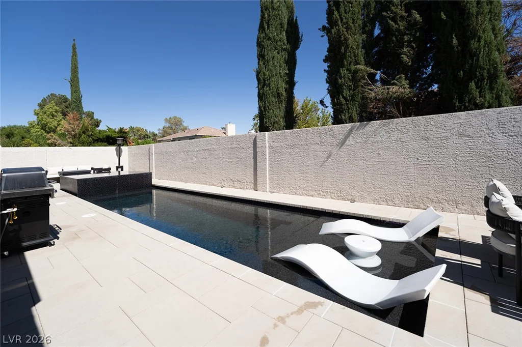 2824 Shannon River, Las Vegas, NV 89117
