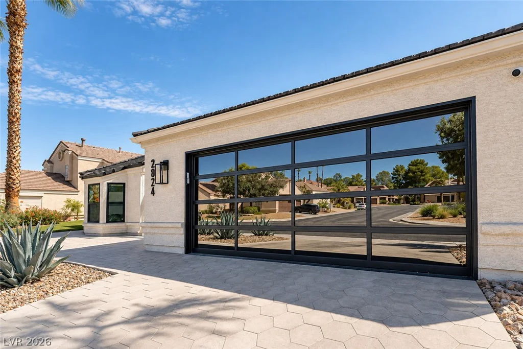 2824 Shannon River, Las Vegas, NV 89117