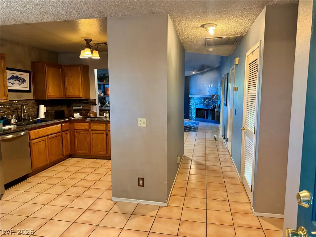 7001 Pindarri, Las Vegas, NV 89145