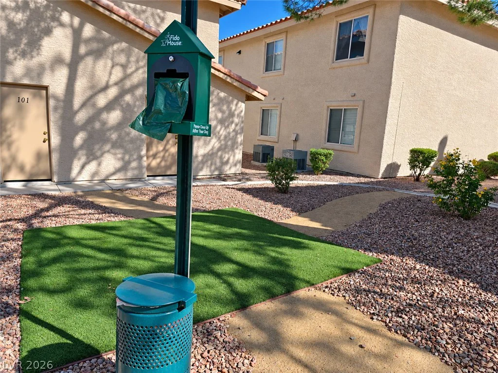 905 Rockview, Las Vegas, NV 89128