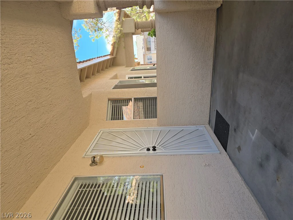 905 Rockview, Las Vegas, NV 89128