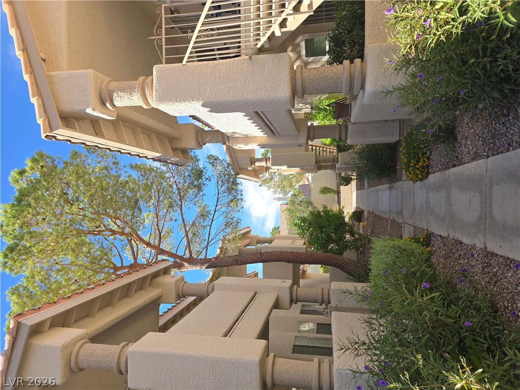 905 Rockview, Las Vegas, NV 89128
