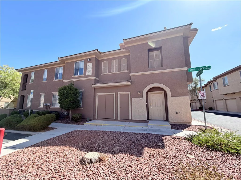 10221 Deerfield Beach, Las Vegas, NV 89129