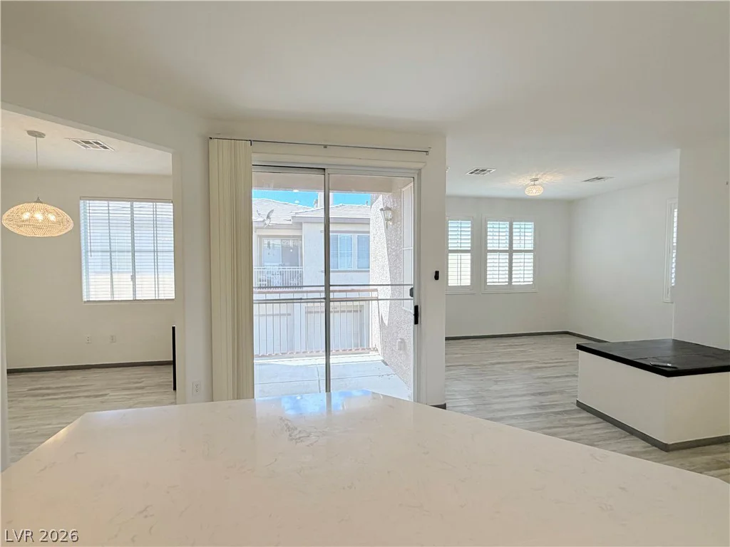 10221 Deerfield Beach, Las Vegas, NV 89129