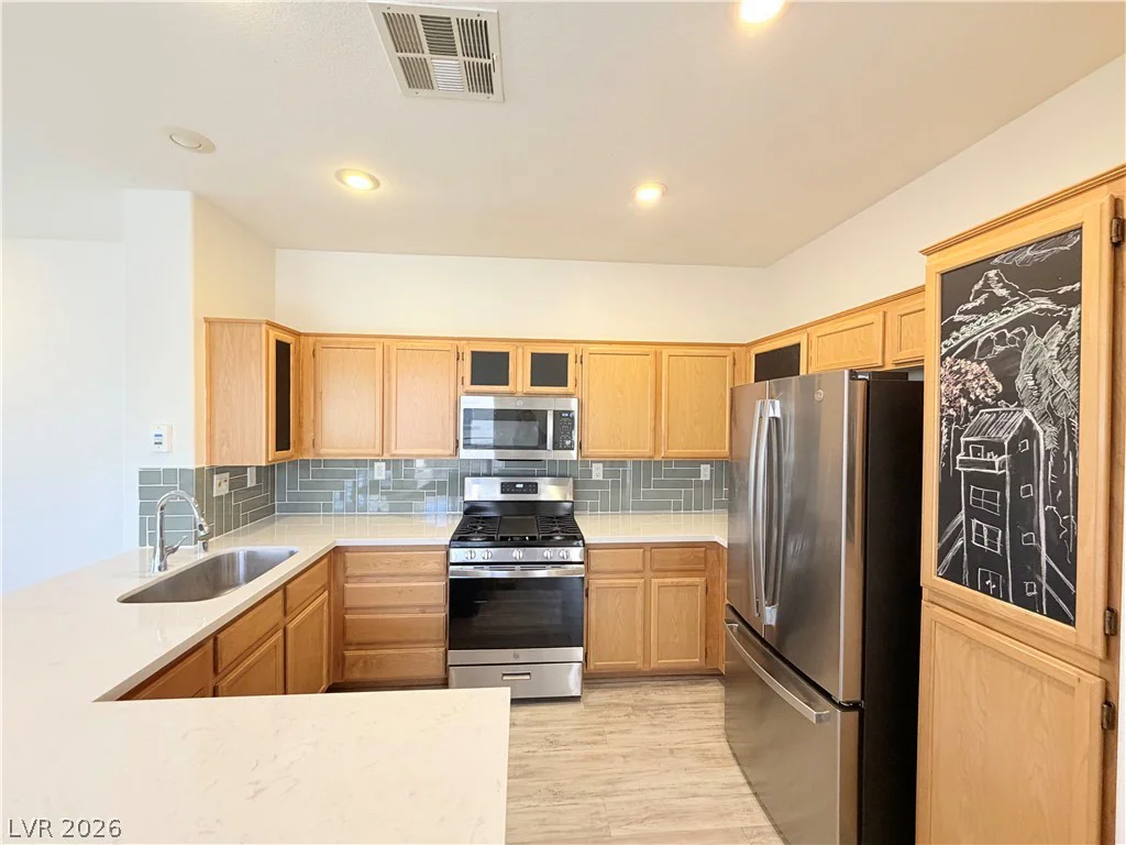 10221 Deerfield Beach, Las Vegas, NV 89129