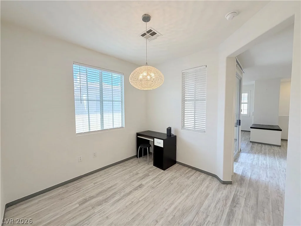 10221 Deerfield Beach, Las Vegas, NV 89129