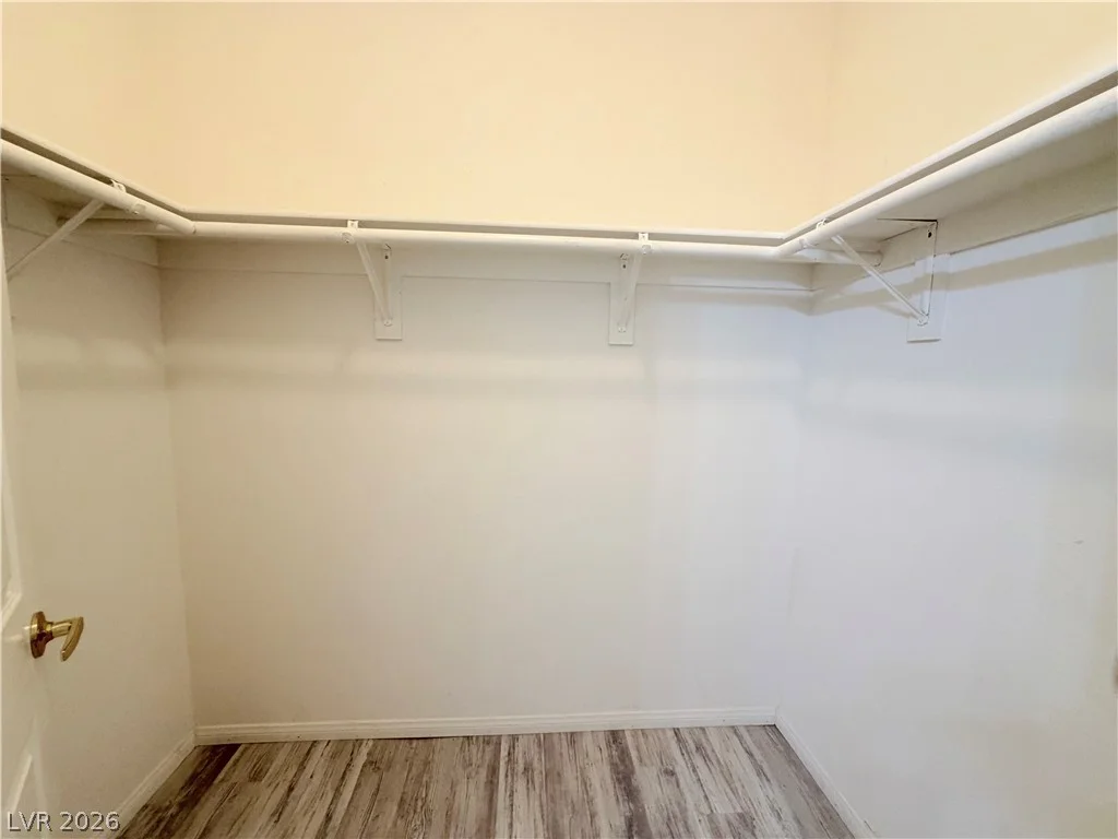 10221 Deerfield Beach, Las Vegas, NV 89129
