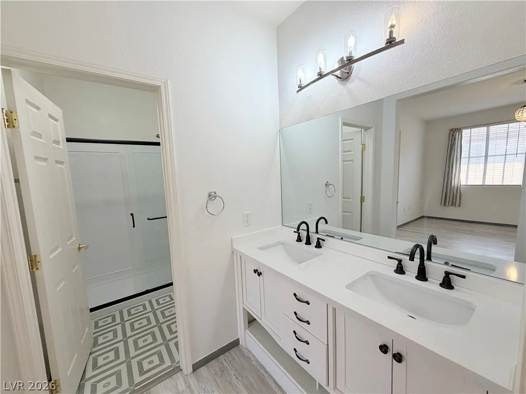 10221 Deerfield Beach, Las Vegas, NV 89129