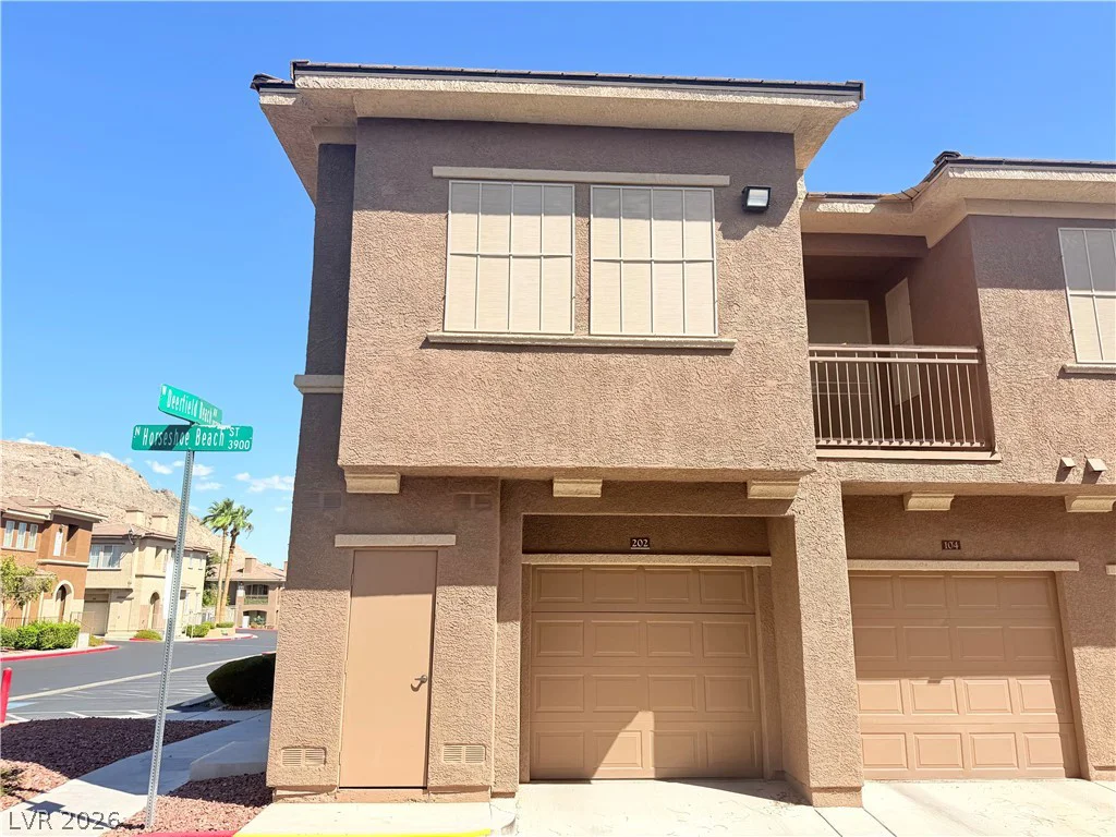 10221 Deerfield Beach, Las Vegas, NV 89129