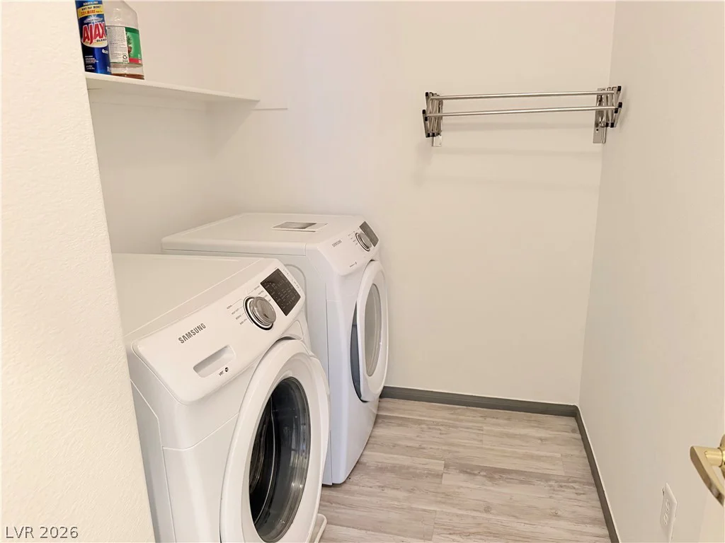 10221 Deerfield Beach, Las Vegas, NV 89129
