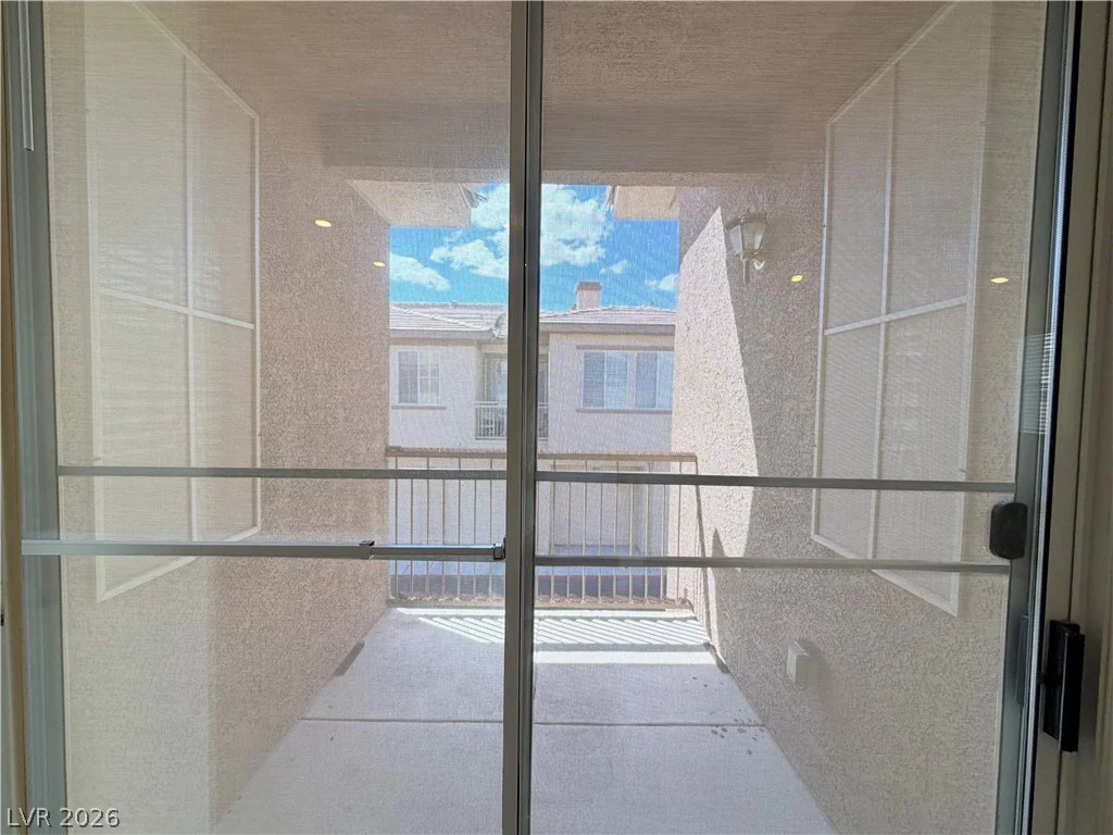 10221 Deerfield Beach, Las Vegas, NV 89129