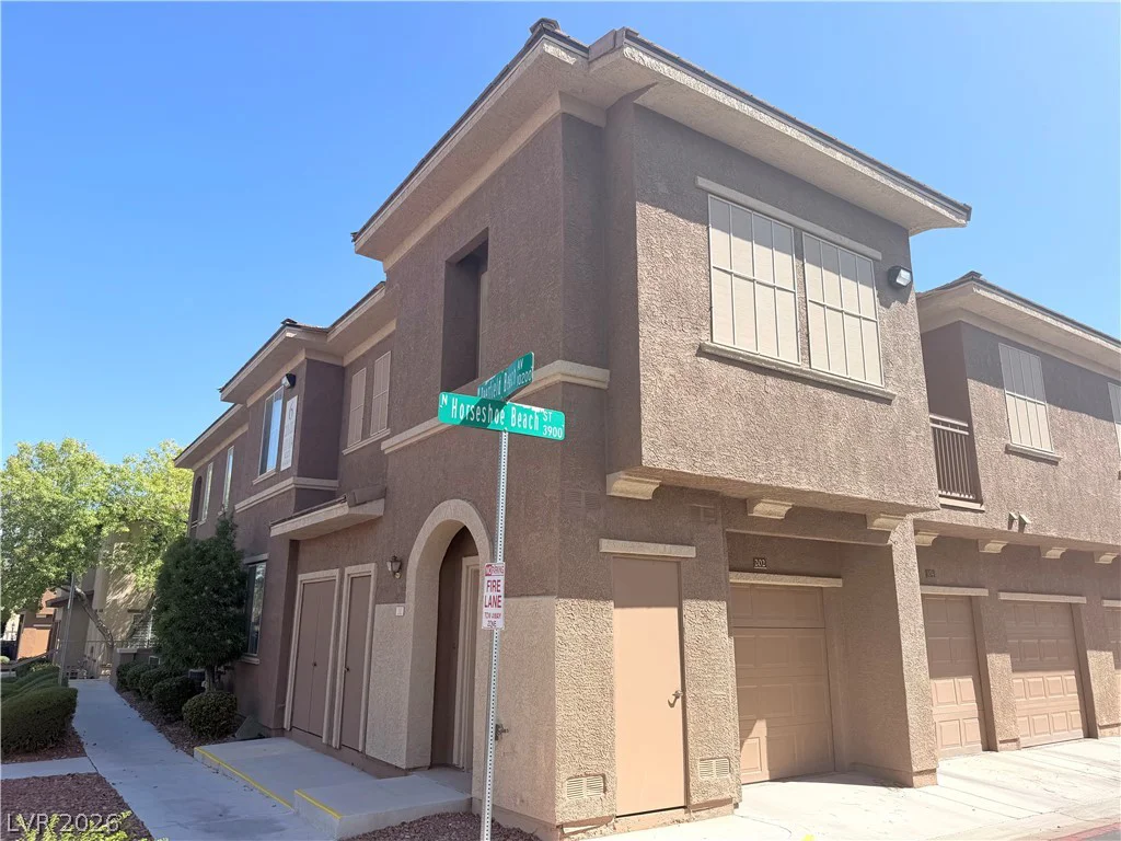 10221 Deerfield Beach, Las Vegas, NV 89129