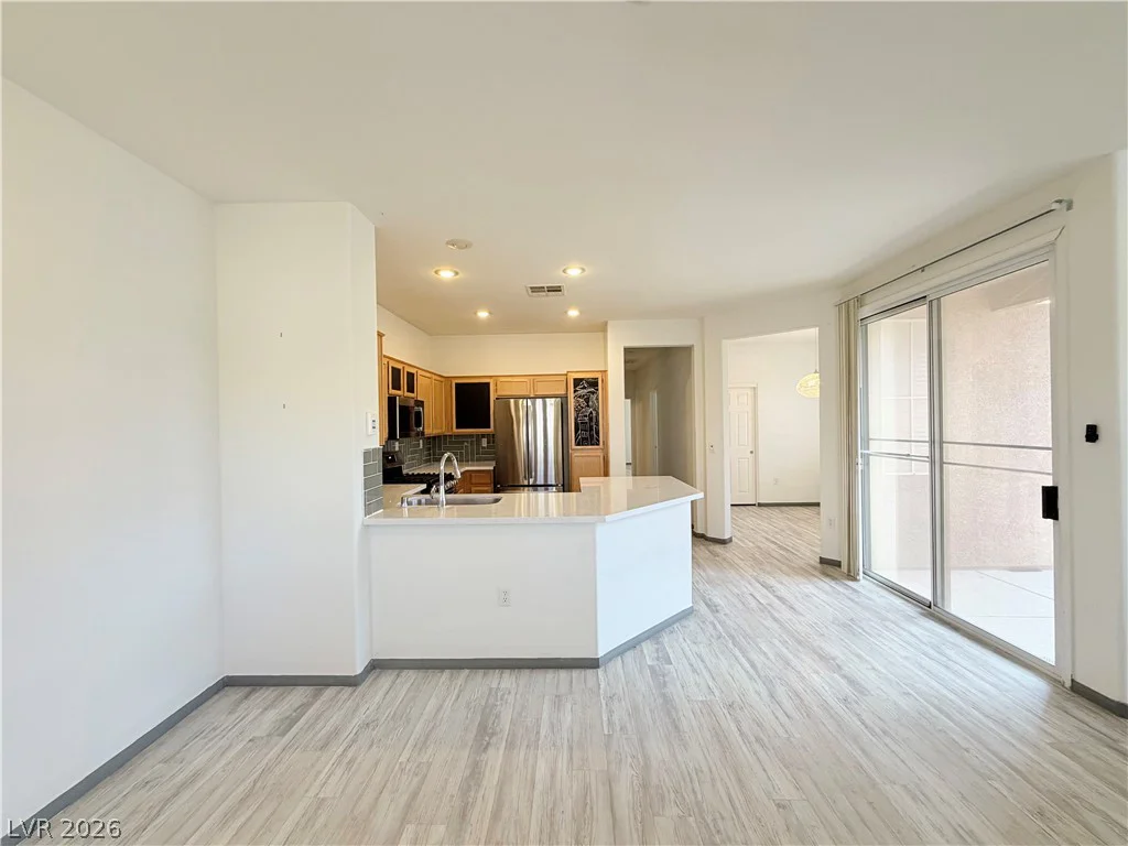10221 Deerfield Beach, Las Vegas, NV 89129