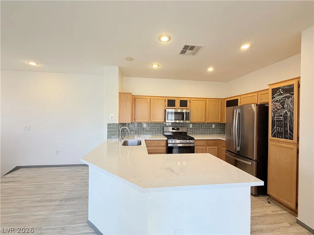 10221 Deerfield Beach, Las Vegas, NV 89129