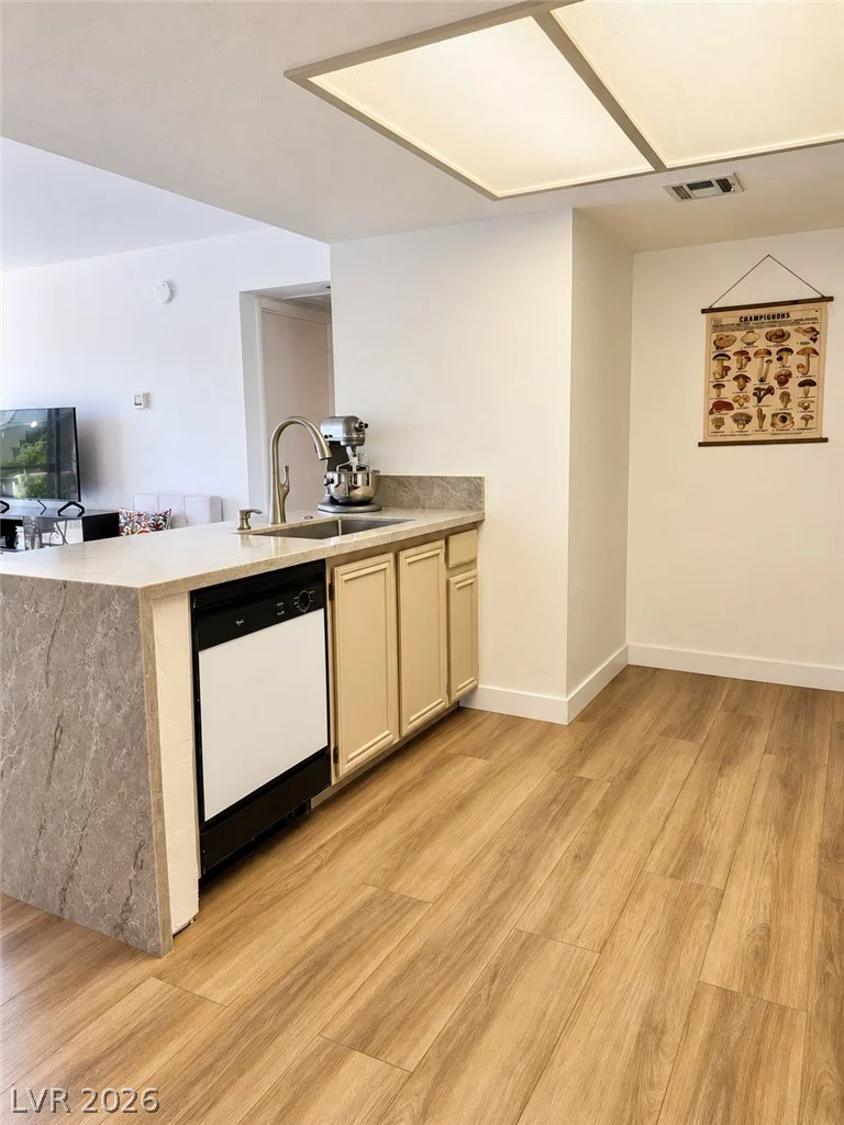 8070 Russell, Las Vegas, NV 89113