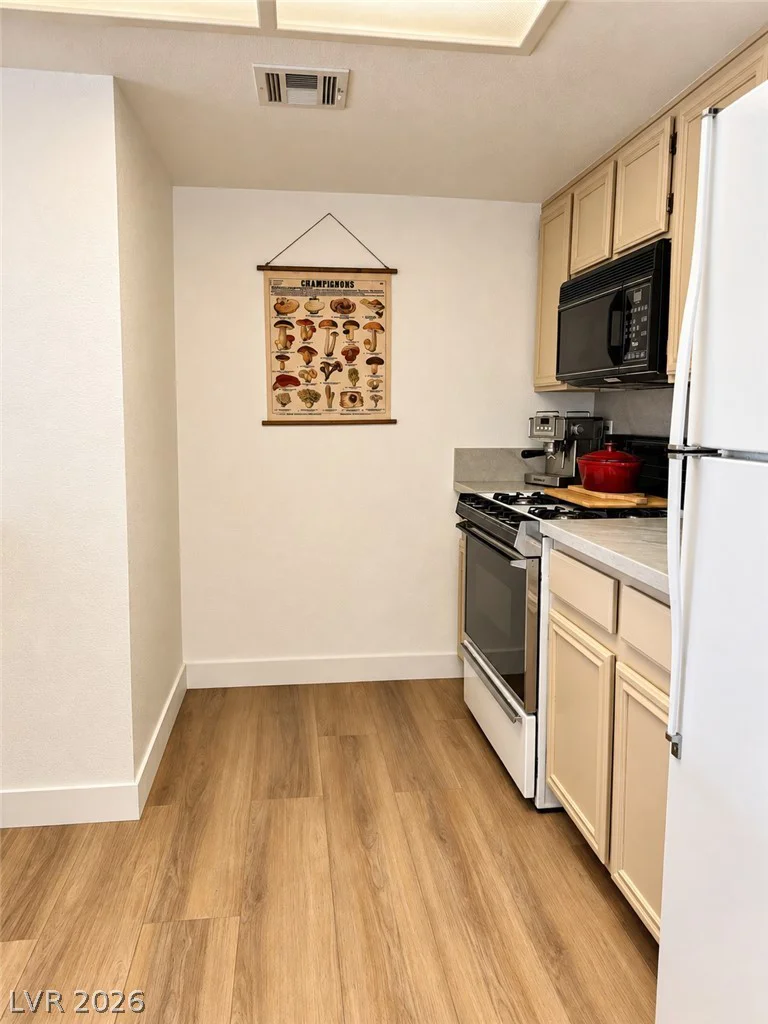 8070 Russell, Las Vegas, NV 89113