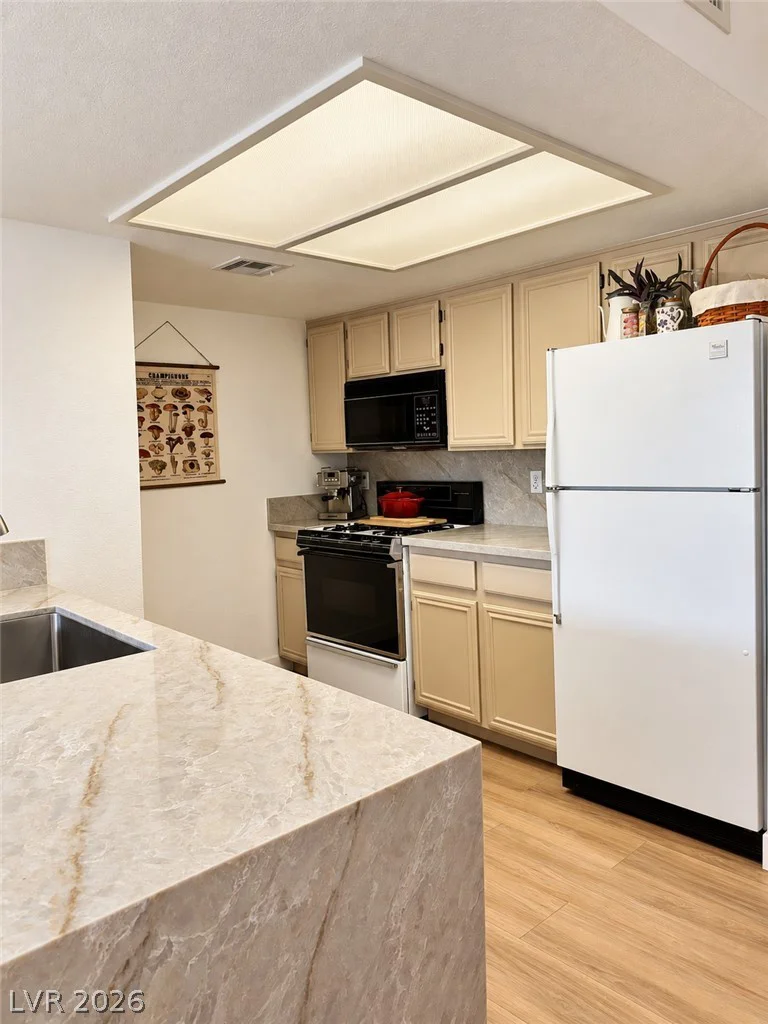 8070 Russell, Las Vegas, NV 89113