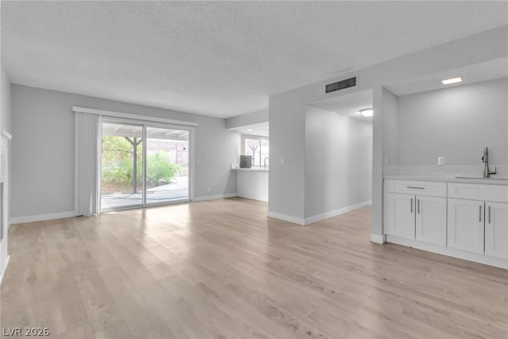 3907 Ebro, Las Vegas, NV 89103
