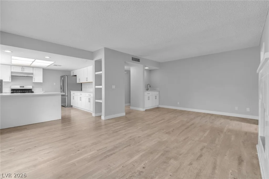 3907 Ebro, Las Vegas, NV 89103