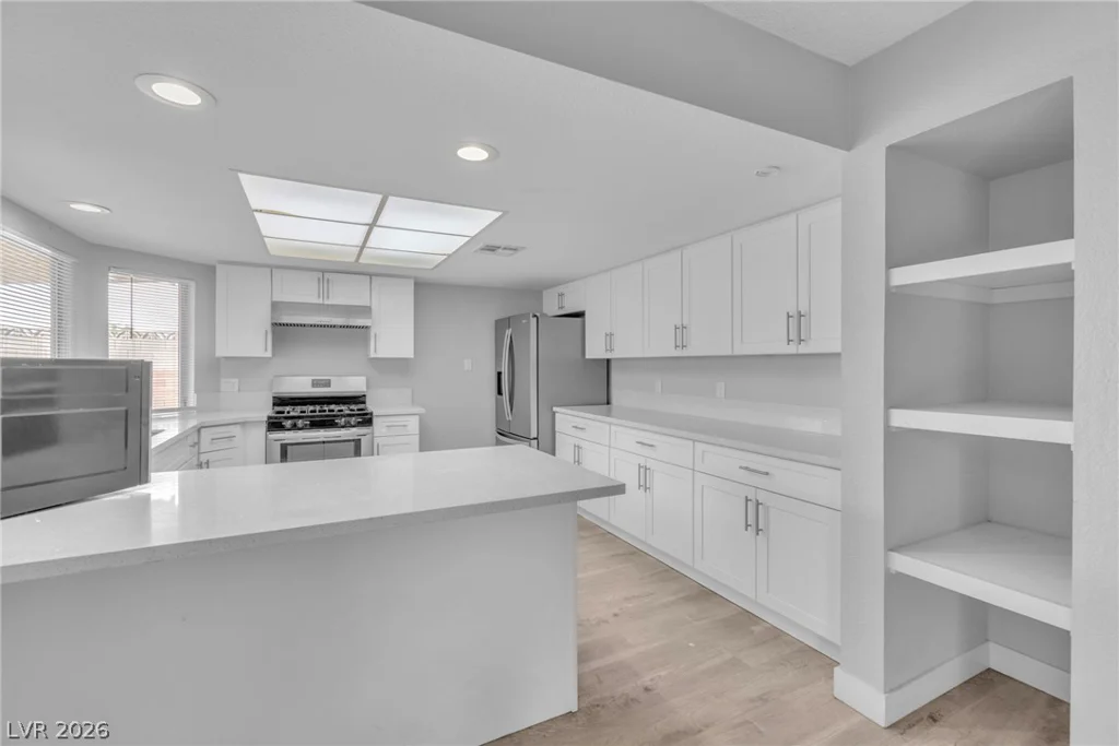 3907 Ebro, Las Vegas, NV 89103
