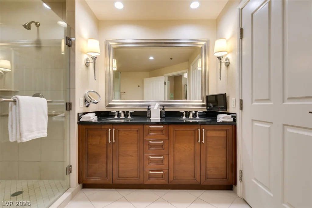 135 HARMON, Las Vegas, NV 89109