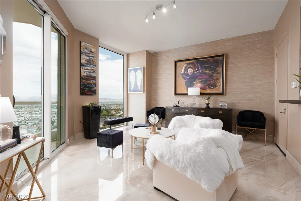 2777 Paradise Rd, Las Vegas, NV 89109