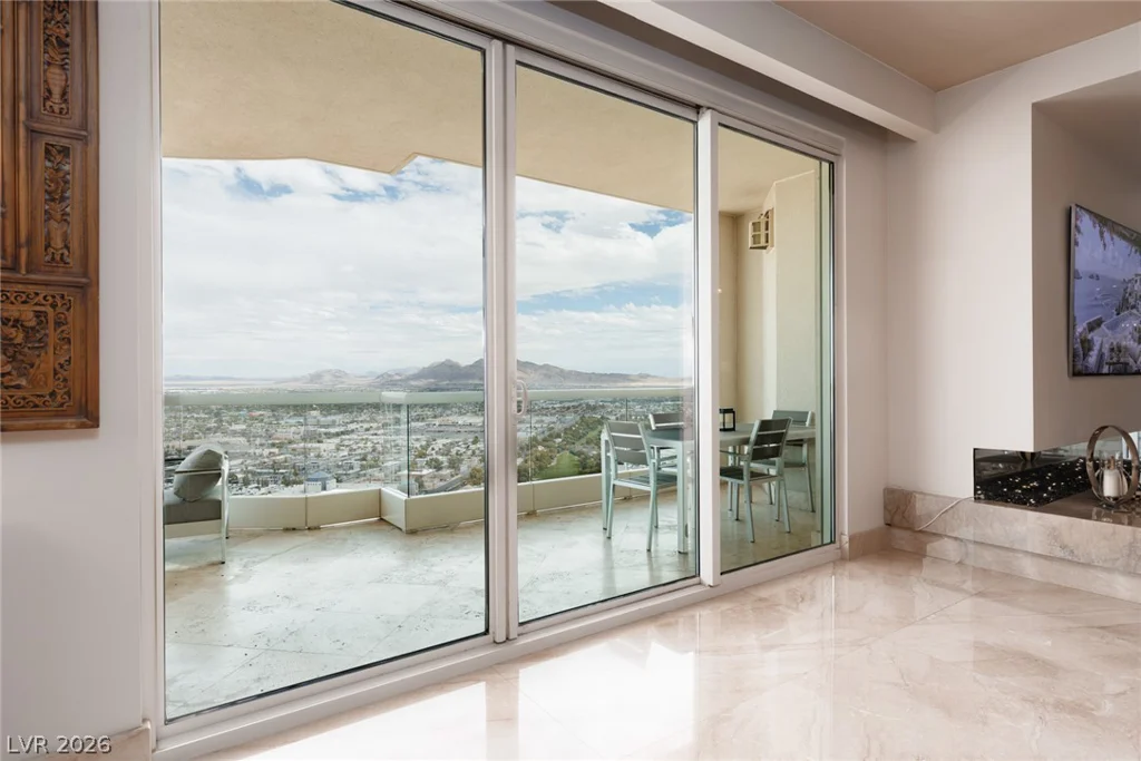 2777 Paradise Rd, Las Vegas, NV 89109