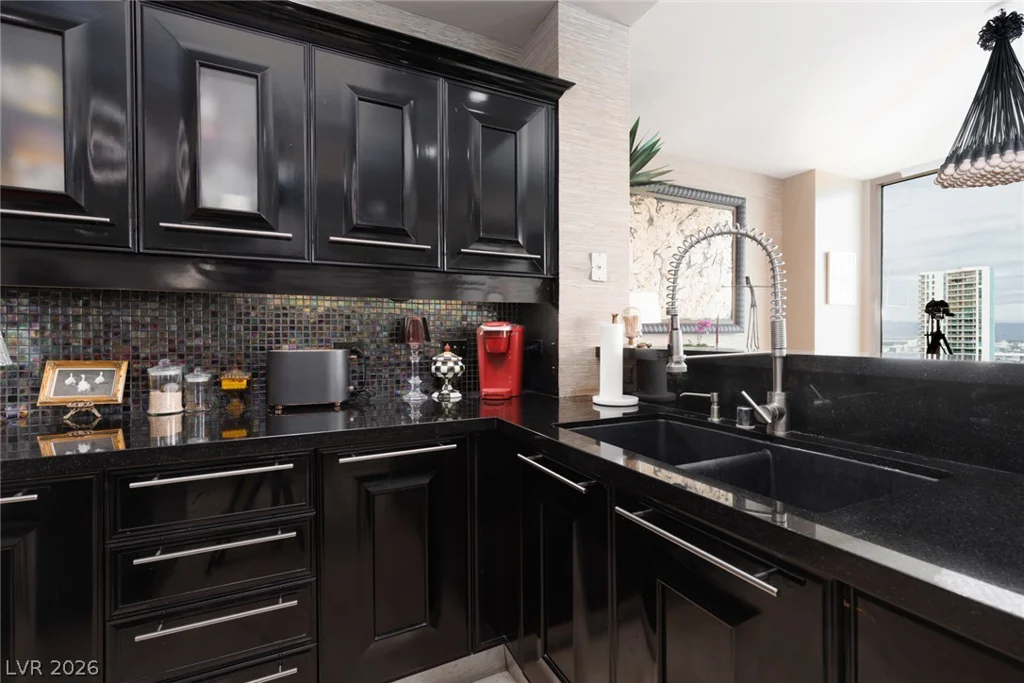 2777 Paradise Rd, Las Vegas, NV 89109
