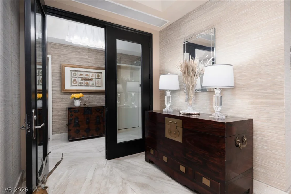 2777 Paradise Rd, Las Vegas, NV 89109