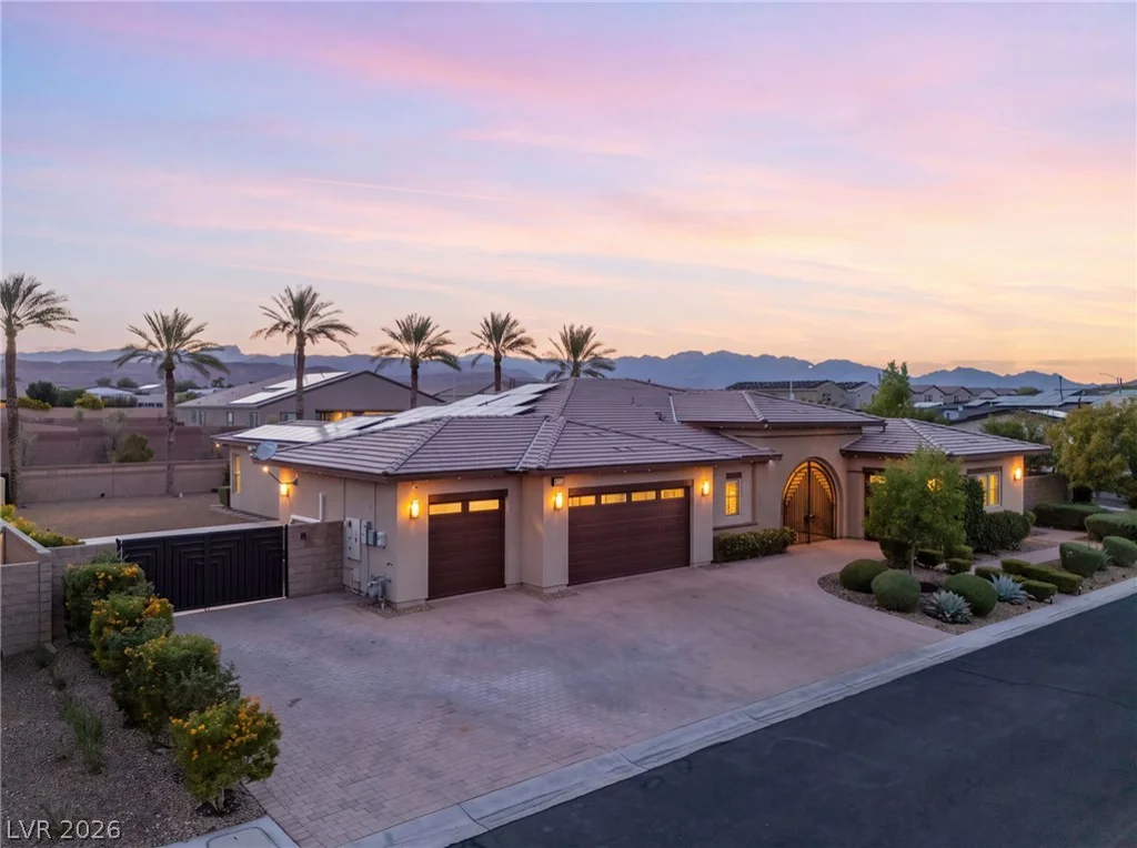 8255 Canyon Tree, Las Vegas, NV 89113