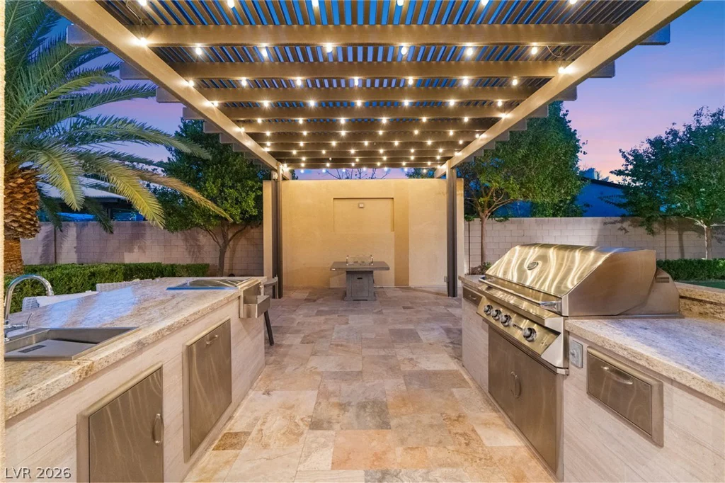 8255 Canyon Tree, Las Vegas, NV 89113