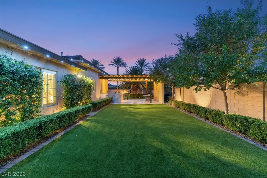 8255 Canyon Tree, Las Vegas, NV 89113