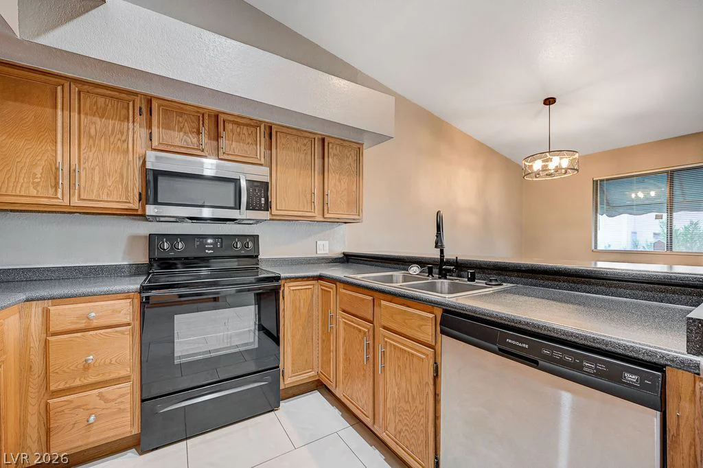2191 Pinetop, Las Vegas, NV 89119