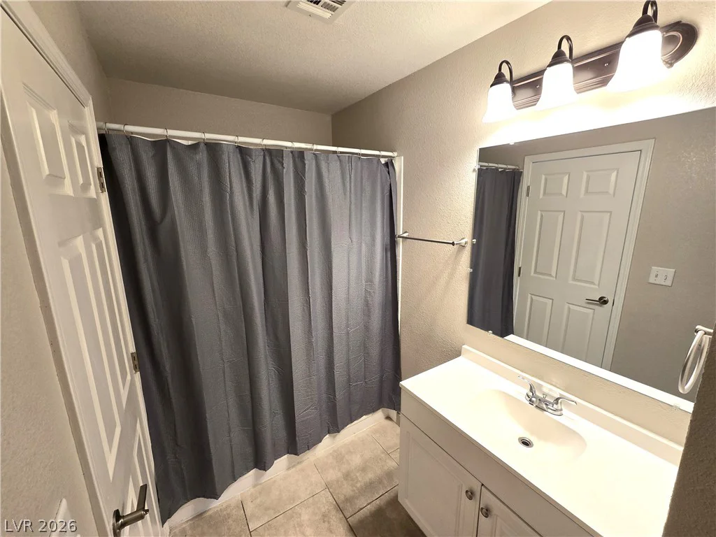 4300 Lamont, Las Vegas, NV 89115