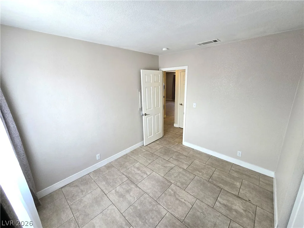 4300 Lamont, Las Vegas, NV 89115