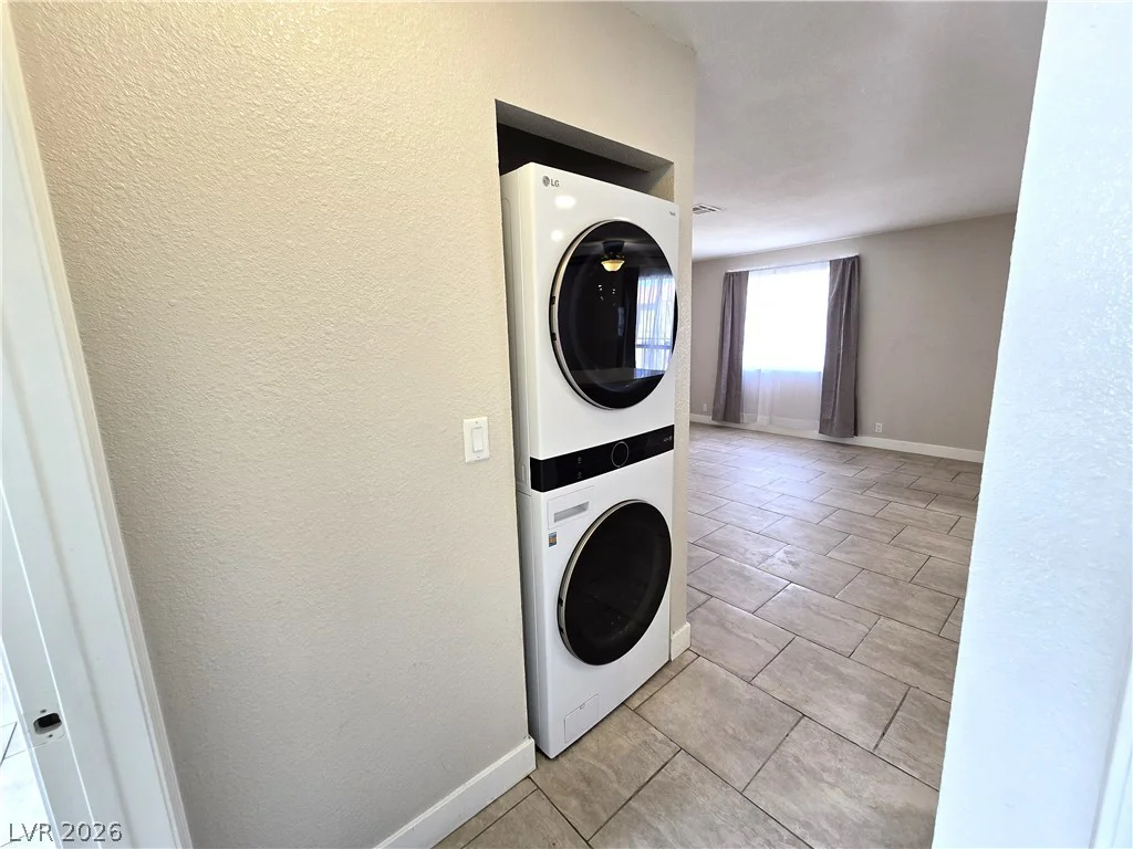 4300 Lamont, Las Vegas, NV 89115