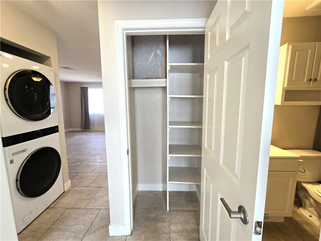4300 Lamont, Las Vegas, NV 89115