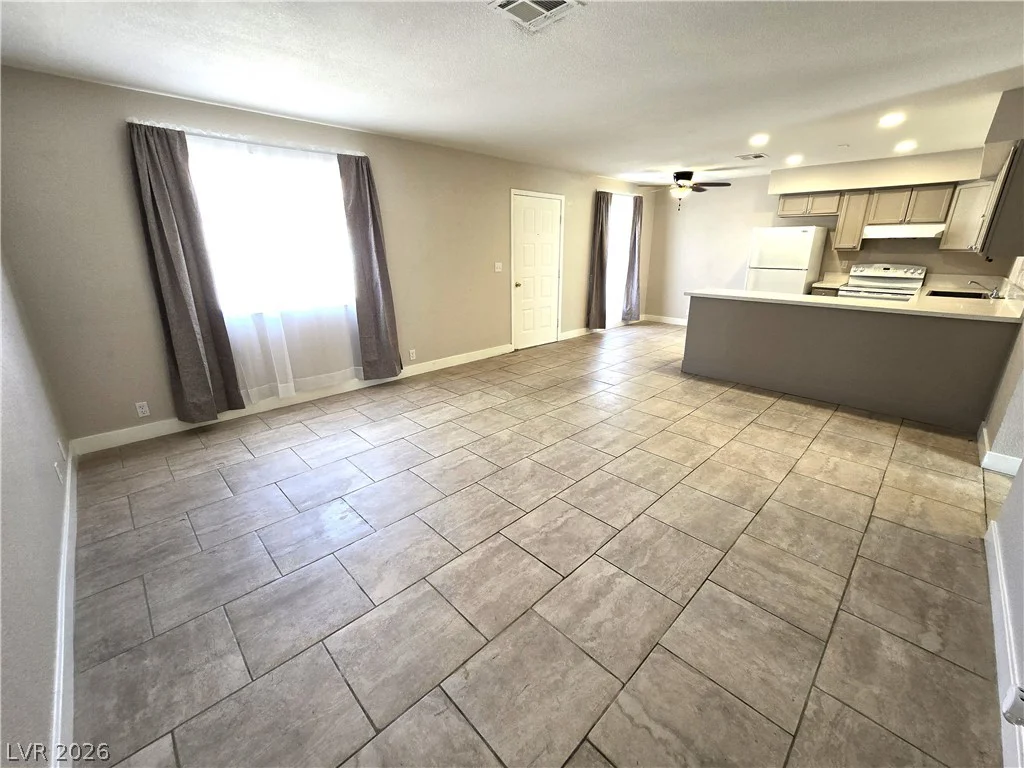 4300 Lamont, Las Vegas, NV 89115