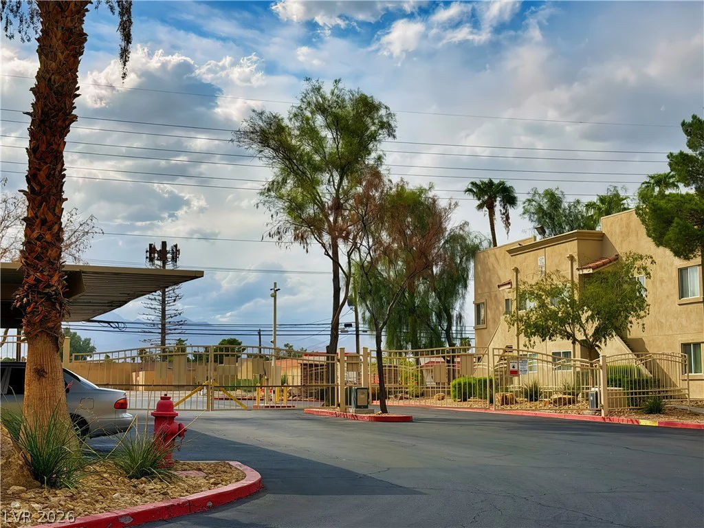 1852 Decatur, Las Vegas, NV 89108
