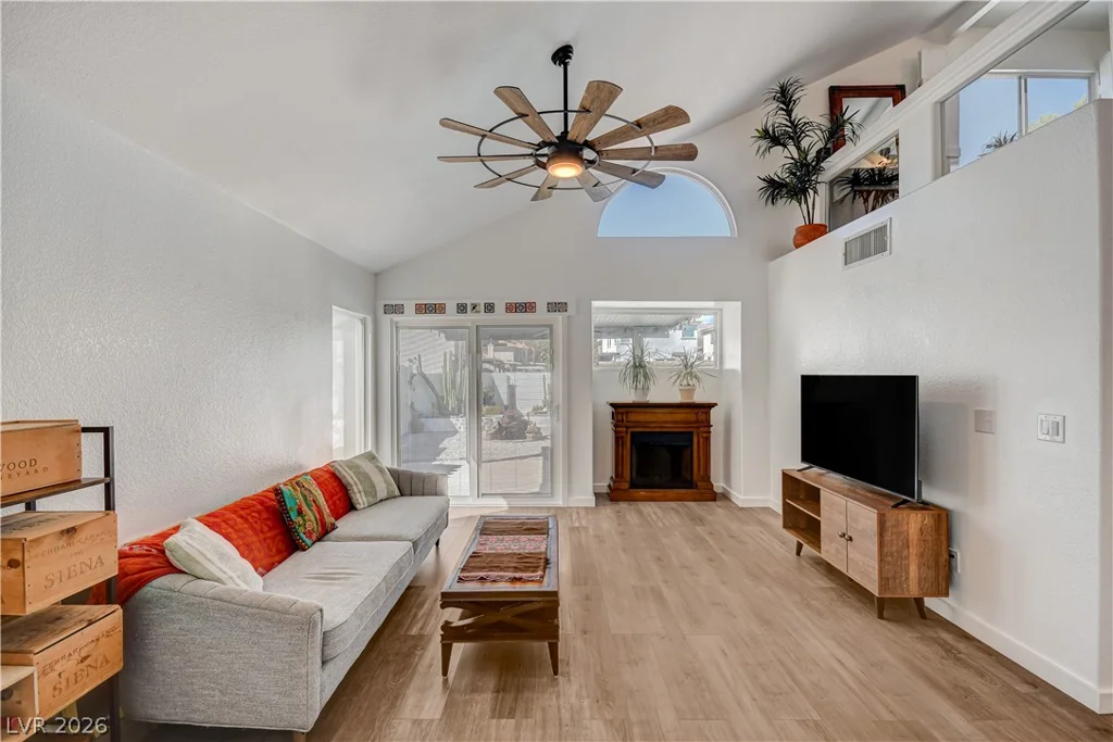 3725 Misty Falls, Las Vegas, NV 89129