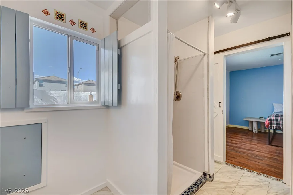 3725 Misty Falls, Las Vegas, NV 89129