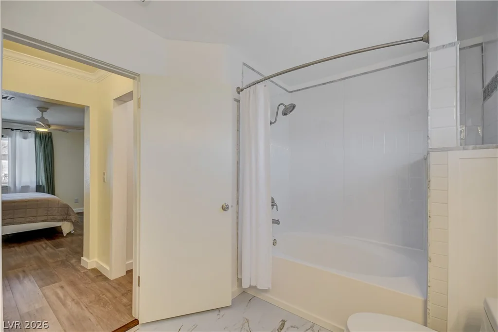 3725 Misty Falls, Las Vegas, NV 89129