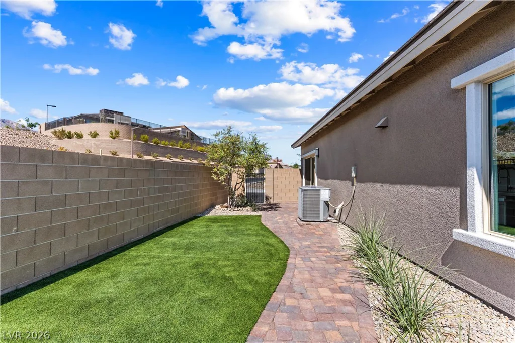 924 Kings Cliff, Las Vegas, NV 89138