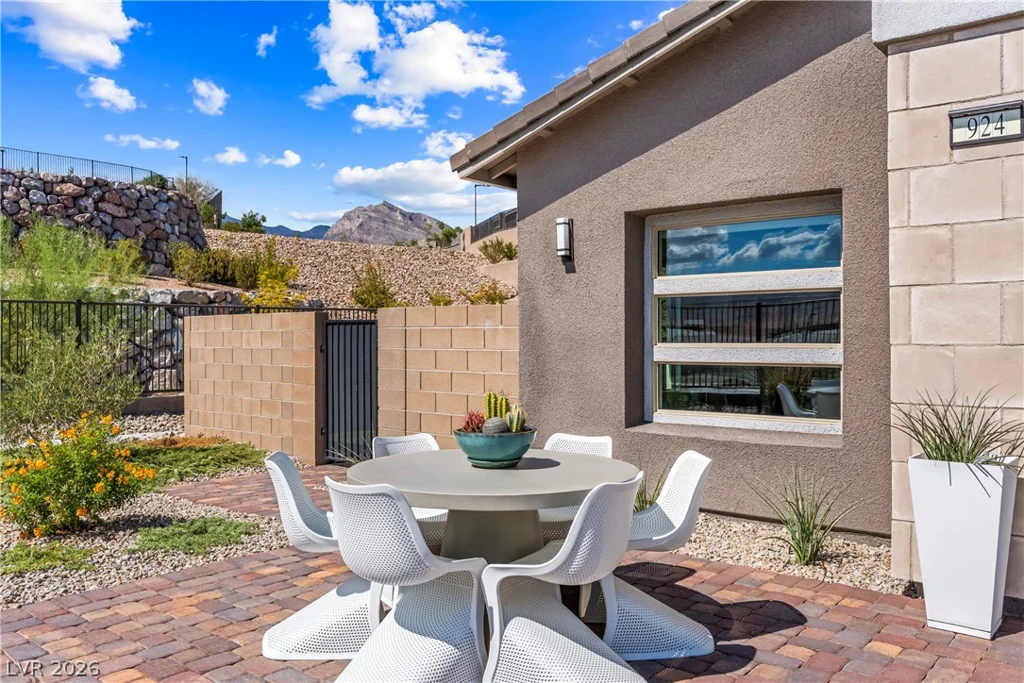 924 Kings Cliff, Las Vegas, NV 89138
