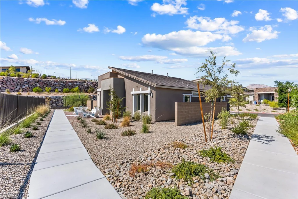 924 Kings Cliff, Las Vegas, NV 89138